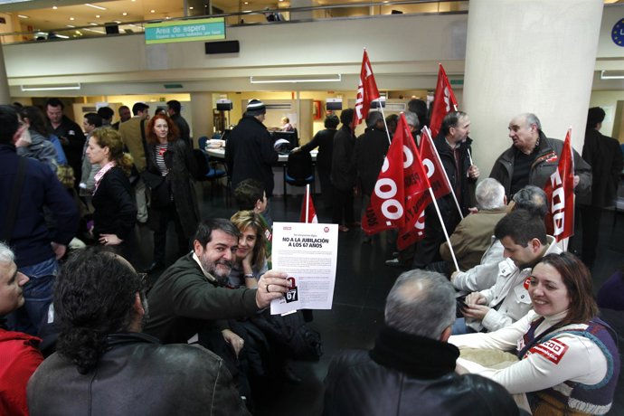 Delegados sindicales protestan contra el retraso en jubilación
