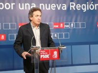 El PSOE insta a Valcárcel a que "recorte en otros sitios, no en los sueldos de los funcionarios"