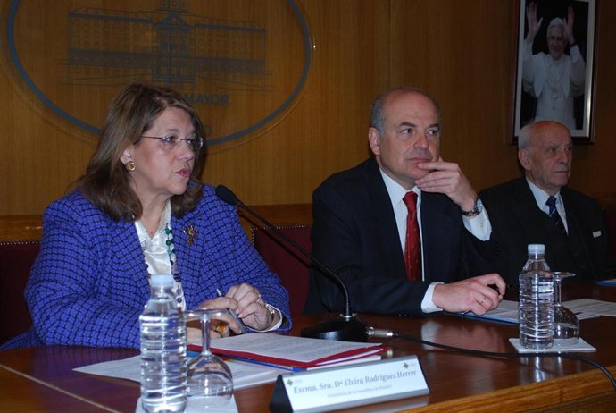 Elvira Rodríguez durante la ponencia