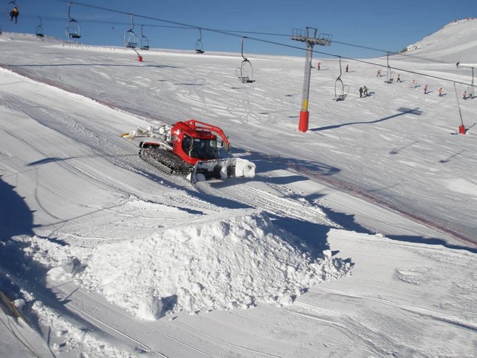 Máquina trabajando en la estación.