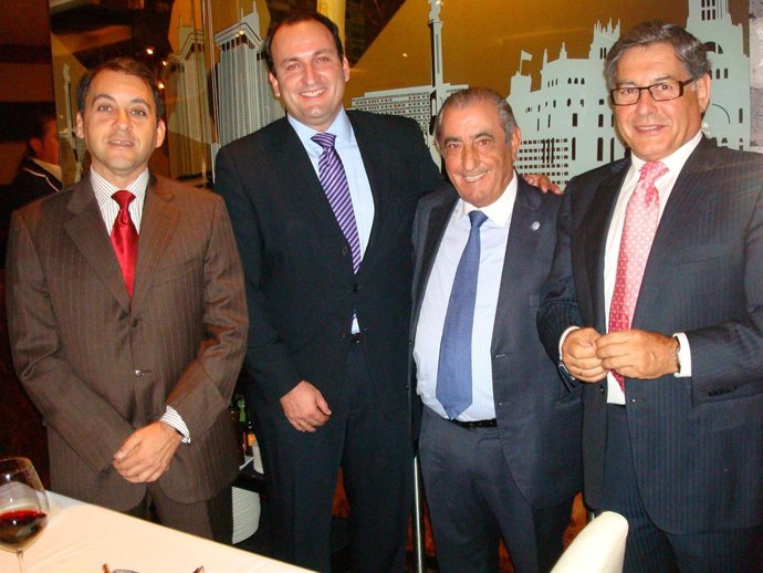 FITUR COSTA ADEJE. Van Tres Notas De Prensa Y Foto