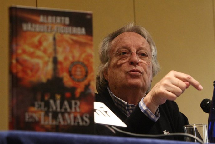 Alberto Vázquez-Figueroa presenta 'El mar en llamas' 