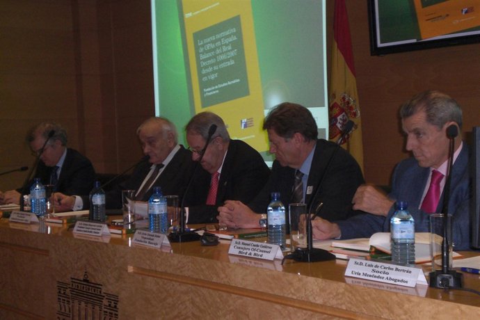 Presentación del libro 'La nueva normativa de OPAs en España. Balance del Real D