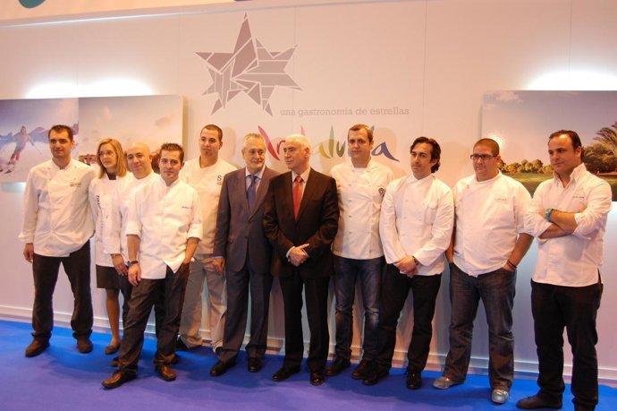 José Antonio Griñán y Luciano Alonso con cocineros andaluces con estrellas Miche