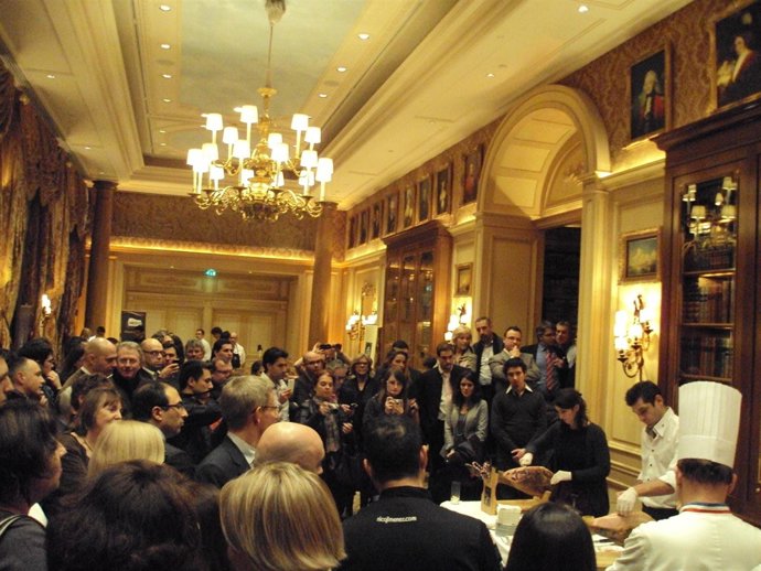 Concurso de cortadores de jamón en París