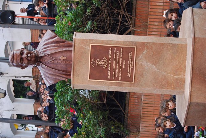 Inauguración del busto de Marcelo Spínola
