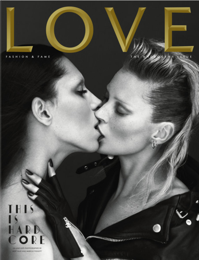 Kate Moss y la modelo transexual Lea T besándose en Love Magazine