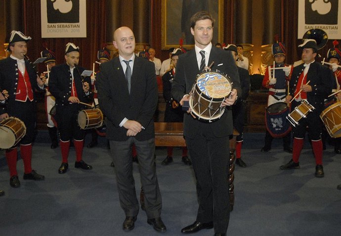 Odon Elorza y Xabi Alonso