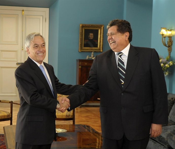 Los presidentes de Chile, Sebastián Piñera; y de Perú, Alan García.