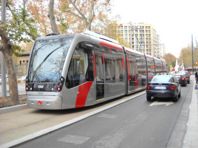 Tranvía en Gran Vía en Zaragoza