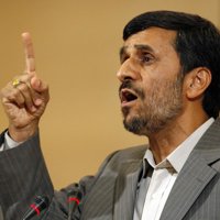 Ahmadineyad ofrece su mediación en la crisis de Líbano