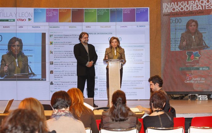La consejera de Cultura y Turismo, María José Salgueiro, inaugura los microdebat