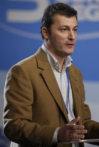 Cervera emplaza a Barcina a realizar un debate para "zanjar" la polémica de Úcar