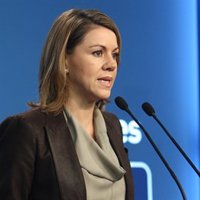 Cospedal vería "lamentable" un "intercambio de cromos" entre la energía nuclear y las pensiones