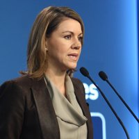 Cospedal vería "lamentable" un "intercambio de cromos" entre la energía nuclear y las pensiones