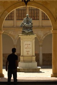 El rector dice que se trabaja para optimizar recursos y pide no crear alarma social con el número de alumnos por aula