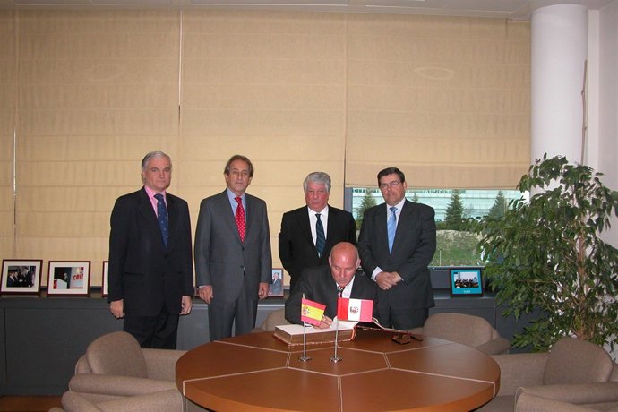 El Ministro De Comercio Y Turismo De Perú Visita La Cámara De Madrid Para Reforz