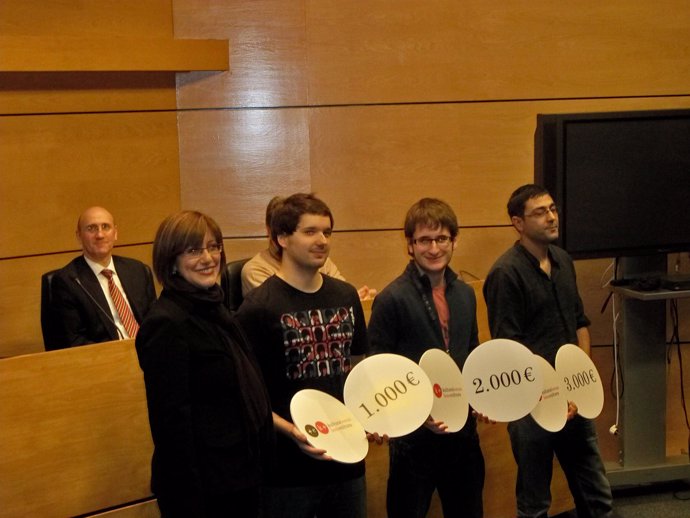 Blanca Urgell con los ganadores del certamen de spots del Bono Cultura