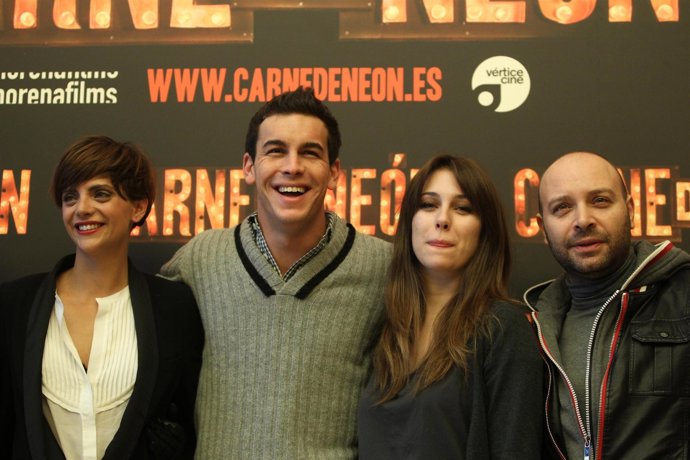 Protagonistas de 'Carne de neón'