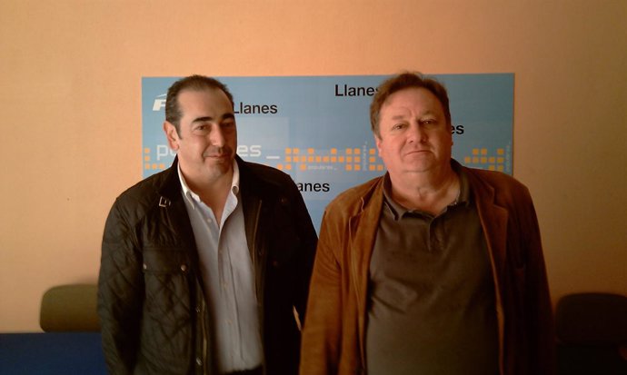 Nota Y Foto (Juan Duyos, Nuevo Presidente Del PP De Llanes)