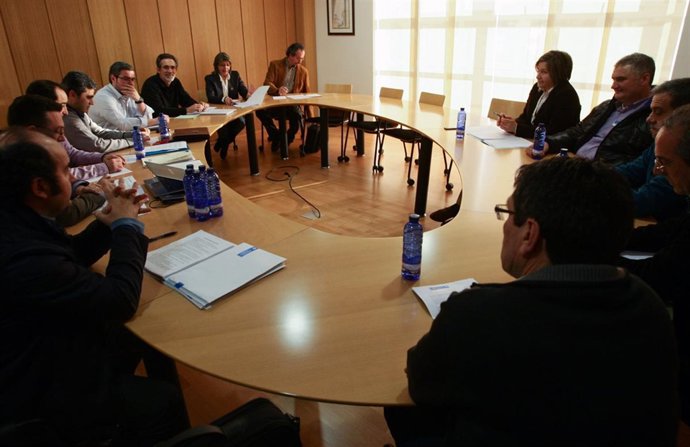 rosa quintana manten unha xuntanza co sector do arrastre para tratar de achegar 