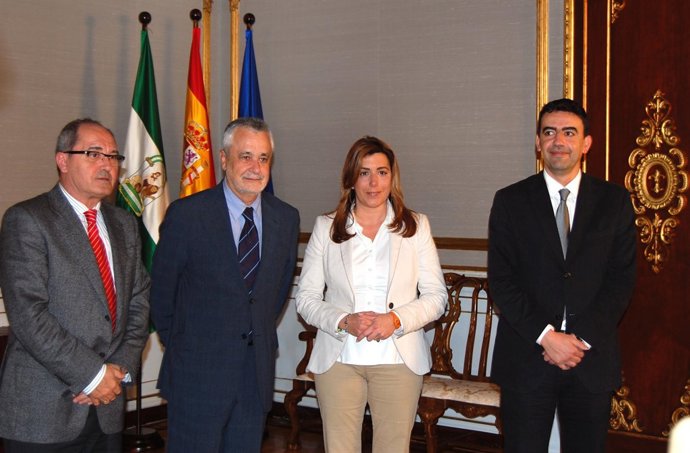 Griñán, antes de la reunión con la delegación del PSOE-A