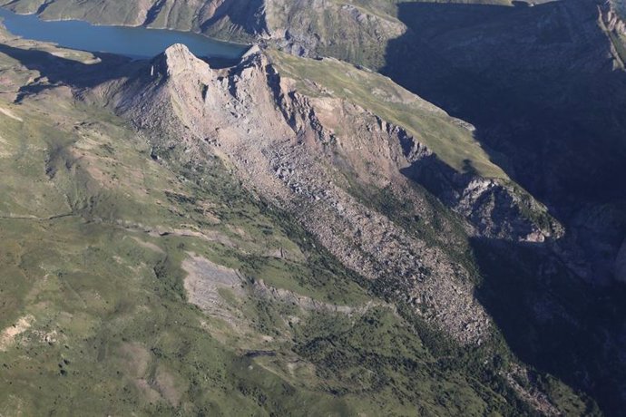 Avalancha de rocas en las proximidades de Escarrilla, en el Valle de Tena (Huesc