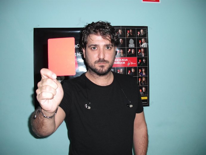 Antonio Orozco saca la Tarjeta Roja al maltratador en Fuerteventura.