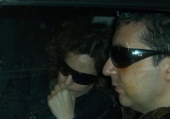 El consejero a su salida de los juzgados tras intentar identificar a su agresor