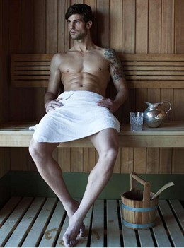 Posado del futbolista Aitor Ocio para la revista 'Glamour'