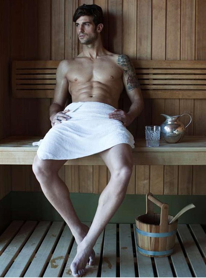 Posado del futbolista Aitor Ocio para la revista 'Glamour'