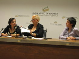 Las parlamentarias de NaBai Nekane Pérez, María Luisa Mangado y Paula Kasares.