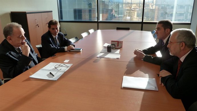 Una delegación de Cuba visita Navarra para analizar el modelo foral de adaptació