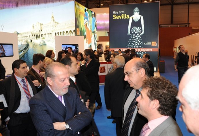 El presidente de la Diputación de Sevilla, Fernando Rodríguez Villalobos, en Fit