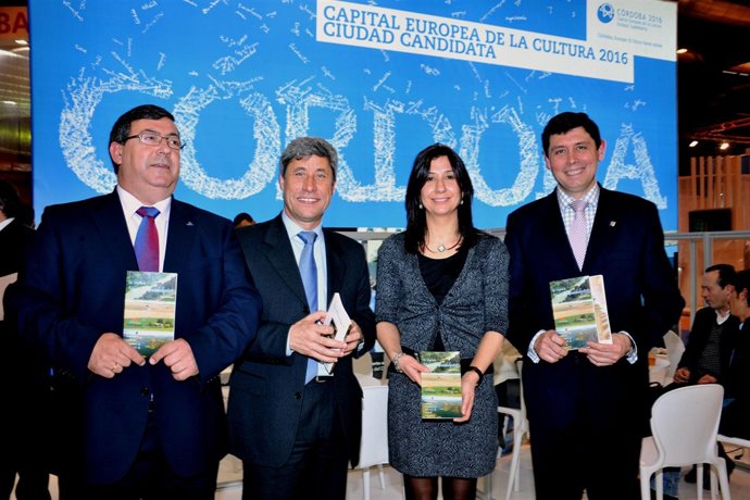 El presidente de la Diputación de Córdoba, Francisco Pulido; (segundo por la izq