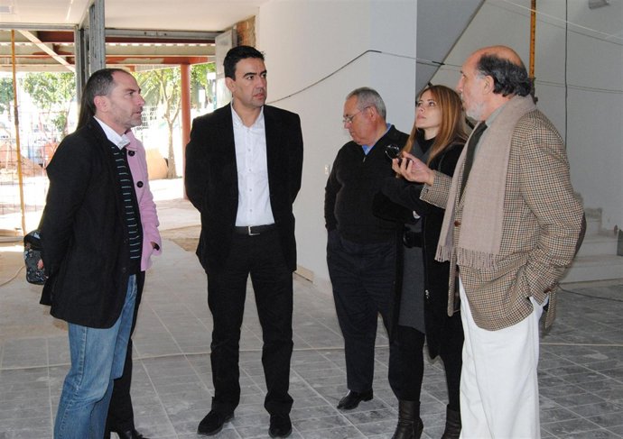 El secretario provincial del PSOE de Huelva, Mario Jiménez, en una visita a Valv