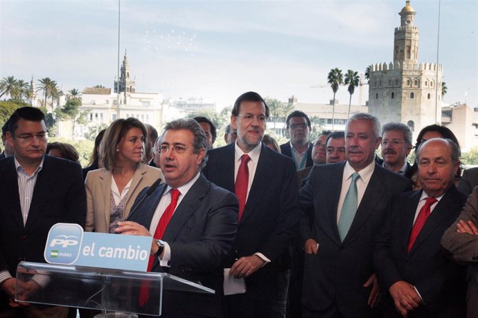 Zoido, Junto A Rajoy, Arenas Y Cospedal, Recibiendo Una Tarta Por Su Cumpleaños