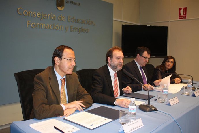 Imagen de la firma del convenio