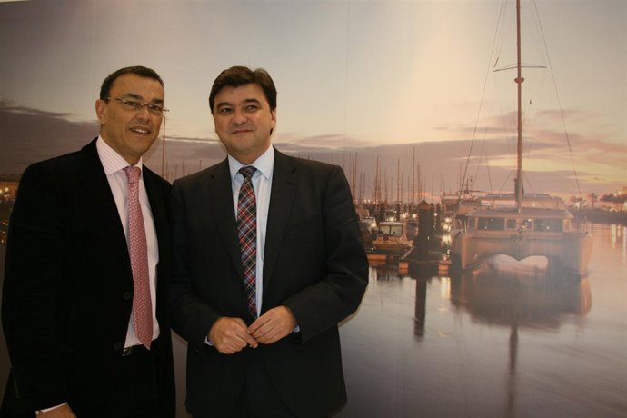El presidente del Patronato de Turismo de Huelva, Ignacio Caraballo, y el delega
