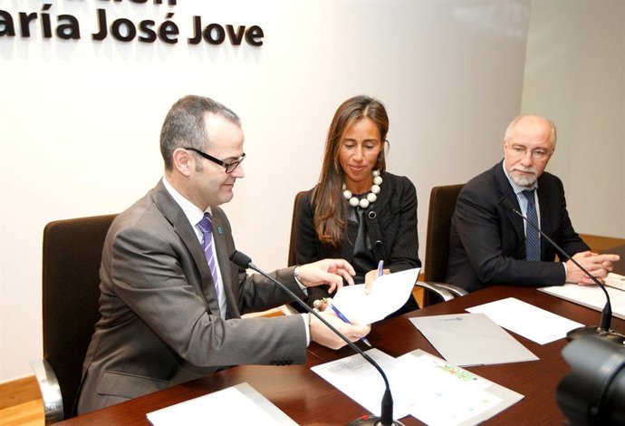 Firma del convenio entre la Fundación María José Jove y Educación