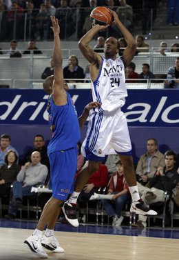 El Real Madrid vence a Estudiantes