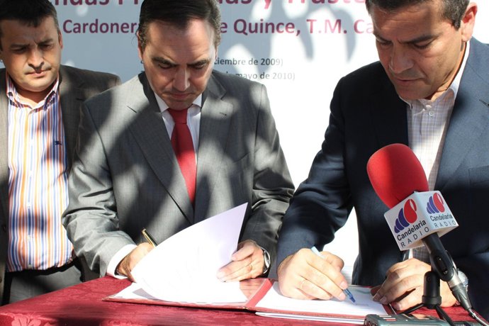 Firma para construir viviendas De Promoción Municipal De La Viuda Y La Cardone e