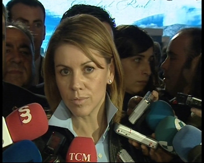 Cospedal lamenta "intercambios de cromos"