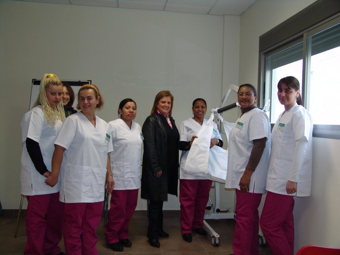 Mujeres En Riesgo De Exclusión Social Se Forman Y Trabajan En Atención A Dependi