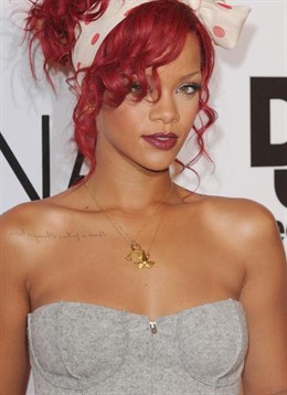 Posado de la cantante Rihanna 