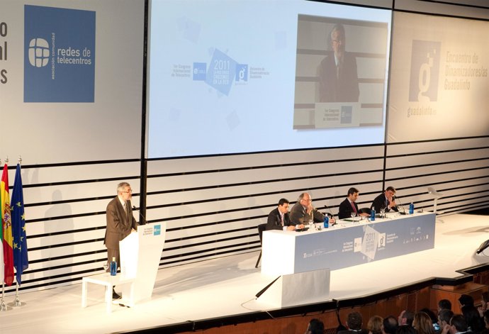 El consejero de Economía, Antonio Ávila, en el congreso de telecentros