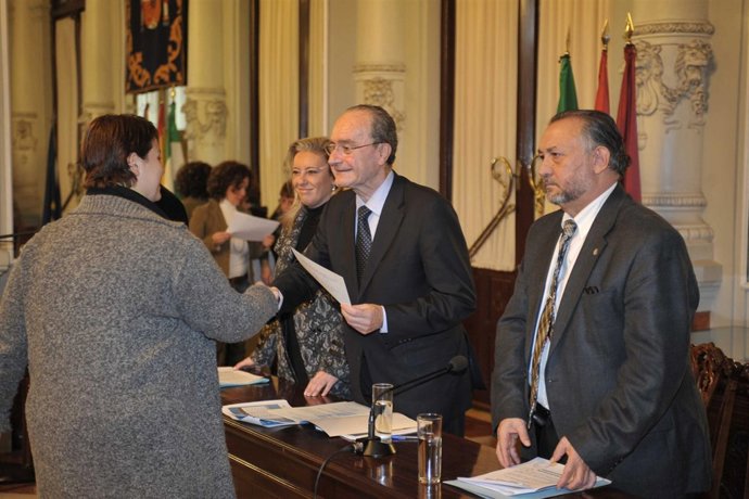 España, De la Torre y Ruiz Galdón en la entrega de ayudas al IBI