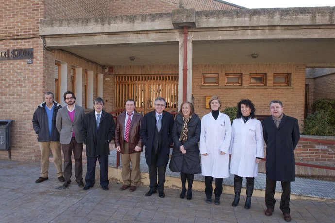 Sanz visita el centro de salud de Peralta.