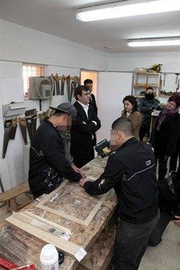 Antich visita el taller de ebanistería de Es Pinaret