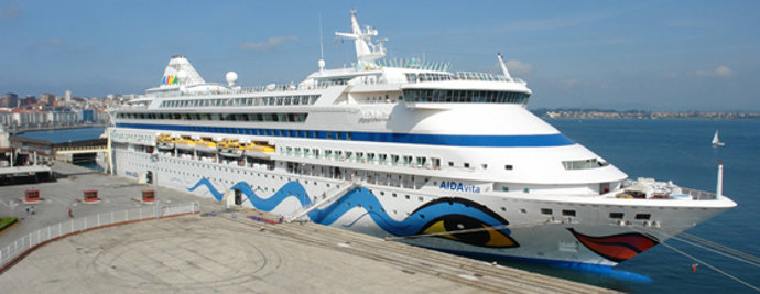 Un crucero atracado en el Puerto de Santander